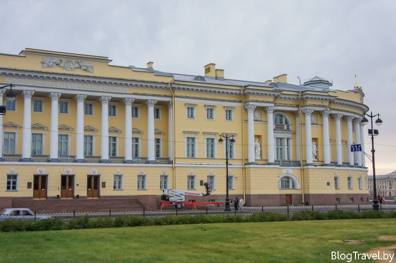 Конституционный суд на Сенатской площади Что посмотреть и куда сходить в Санкт-Петербурге