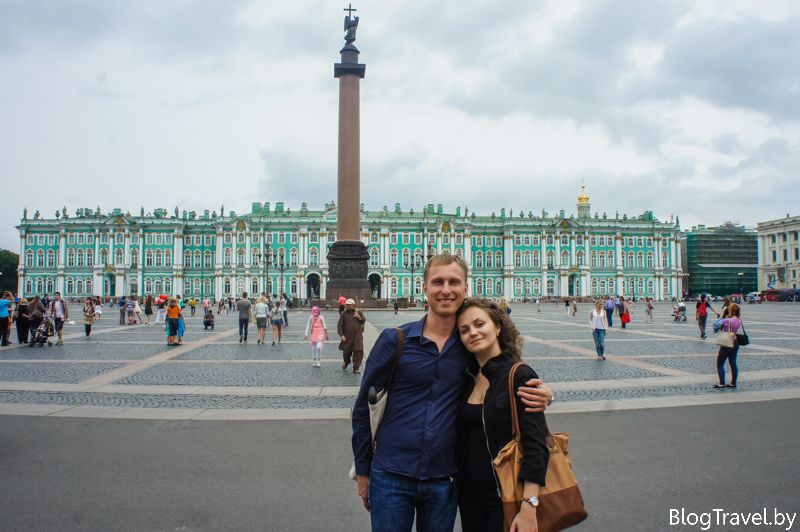 На Дворцовой площади в Санкт-Петербурге Достопримечательности Санкт-Петербурга
