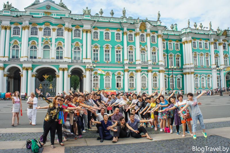 Постановочное фото у Эрмитажа Достопримечательности Санкт-Петербурга