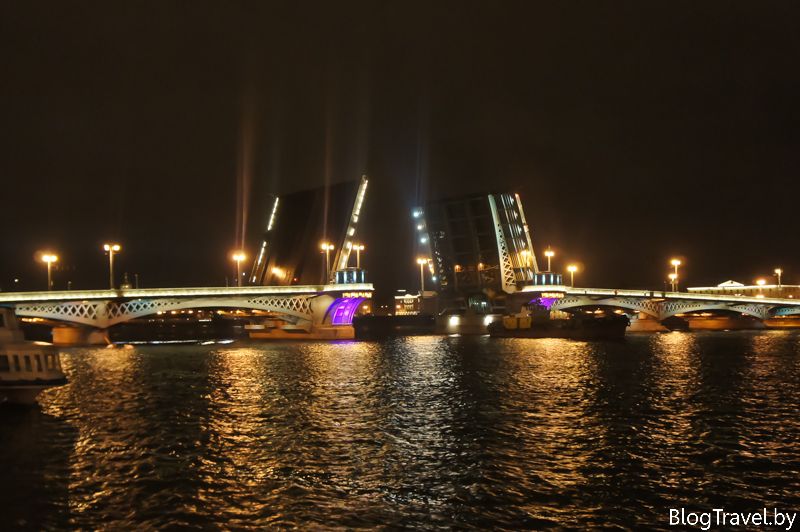 Развод мостов в Санкт-Петербурге - Дворцовый мост Достопримечательности Санкт-Петербурга
